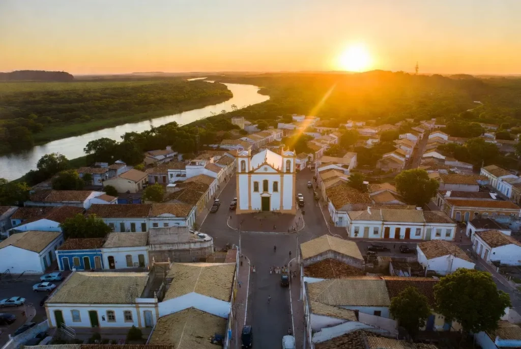 Por Que o Eleitor Brasileiro Vota Assim: Raízes Históricas e Culturais do Personalismo