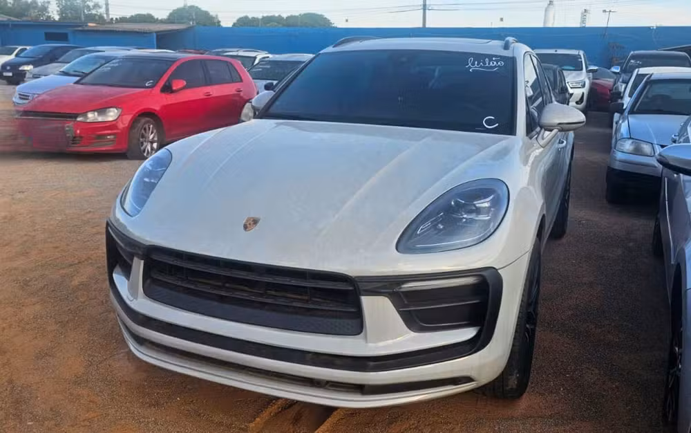 Leilão do TJGO tem Porsche, Camaro e 400 carros