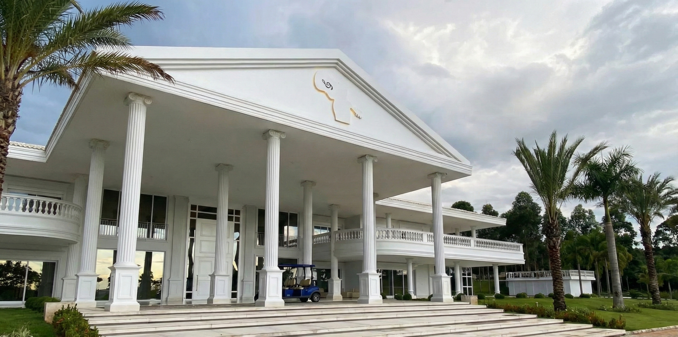 O mito da mansão grega no meio do Planalto Central