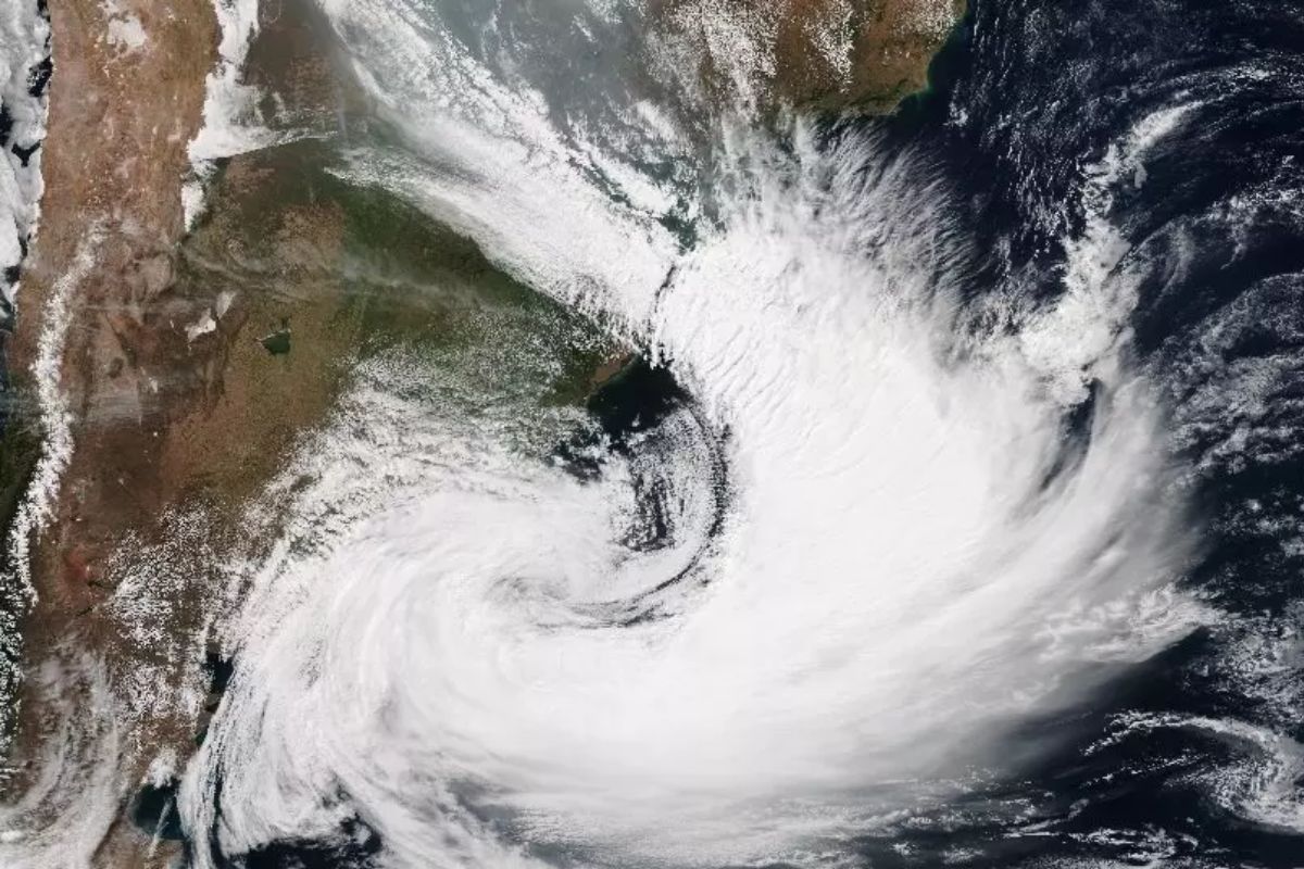 Ciclone extratropical se forma no litoral de SP e PR