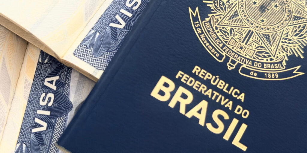 EUA barram vistos de imigração; Brasil é afetado