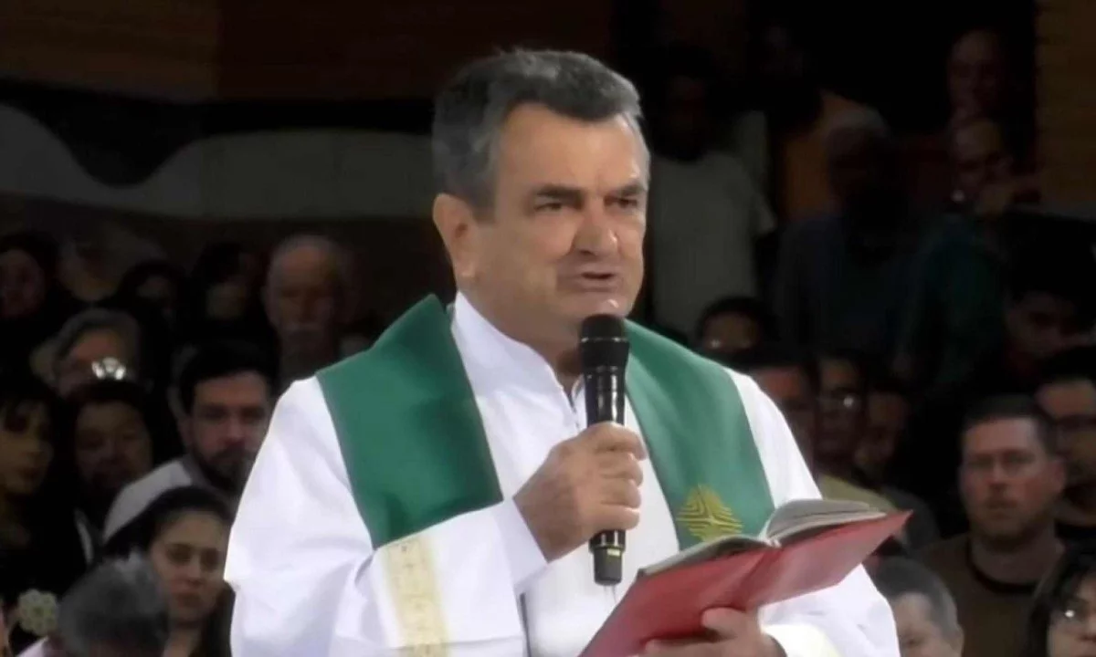 Padre de Aparecida condena marcha bolsonarista