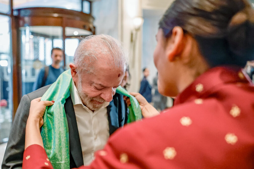 Lula chega à Índia para cúpula de IA e reuniões bilaterais