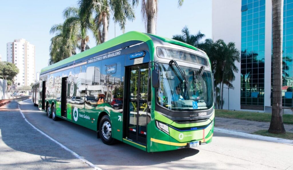 Veja como usar as linhas diretas de ônibus para o Pré-Carnaval em Goiânia