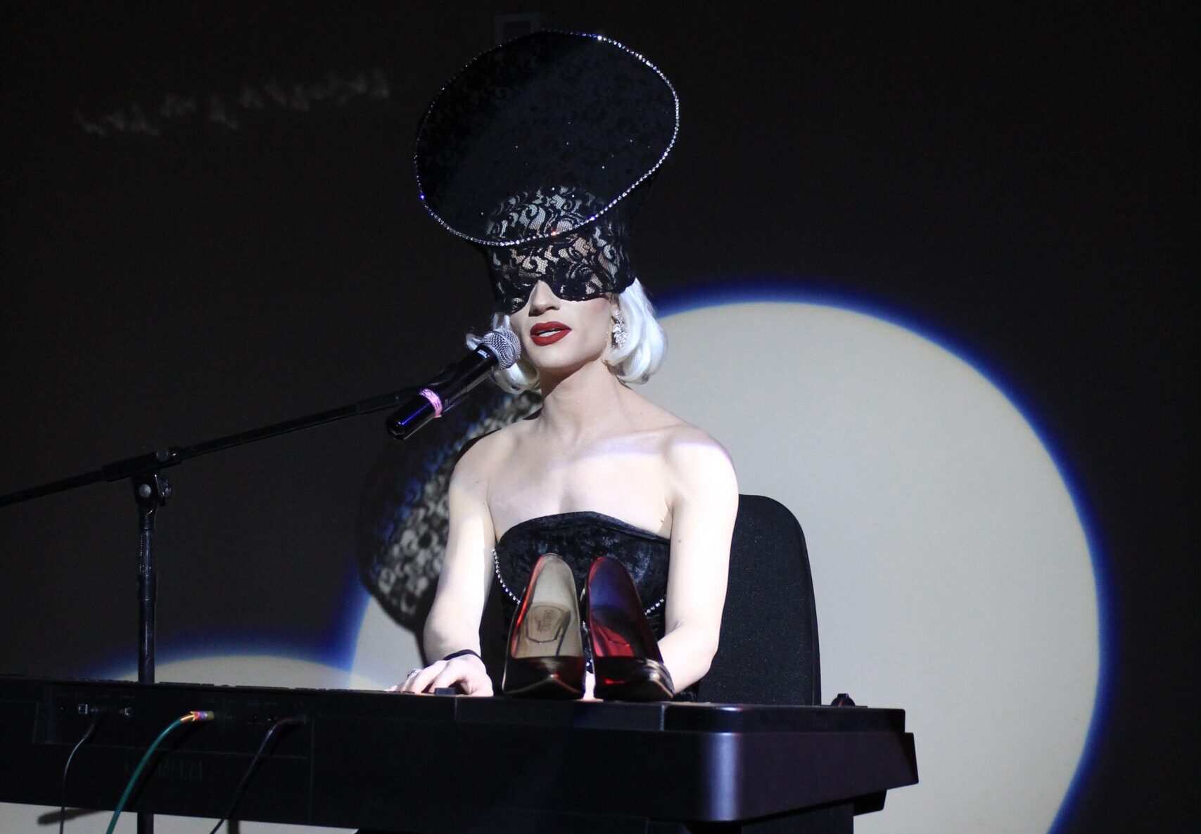 Teatro Goiânia recebe espetáculo ‘Drag: Piano & Vox’ da artista Ottair