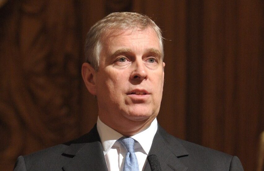 Caso Epstein: Ex-príncipe Andrew é preso no Reino Unido por suspeita de má conduta