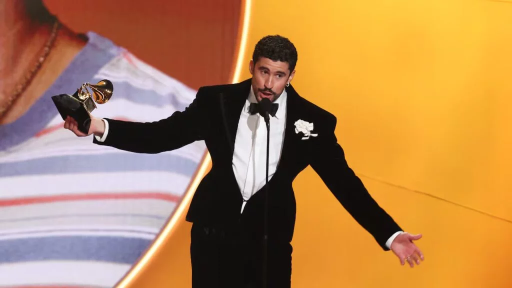 No Grammy, Bad Bunny dedica prêmio a imigrantes