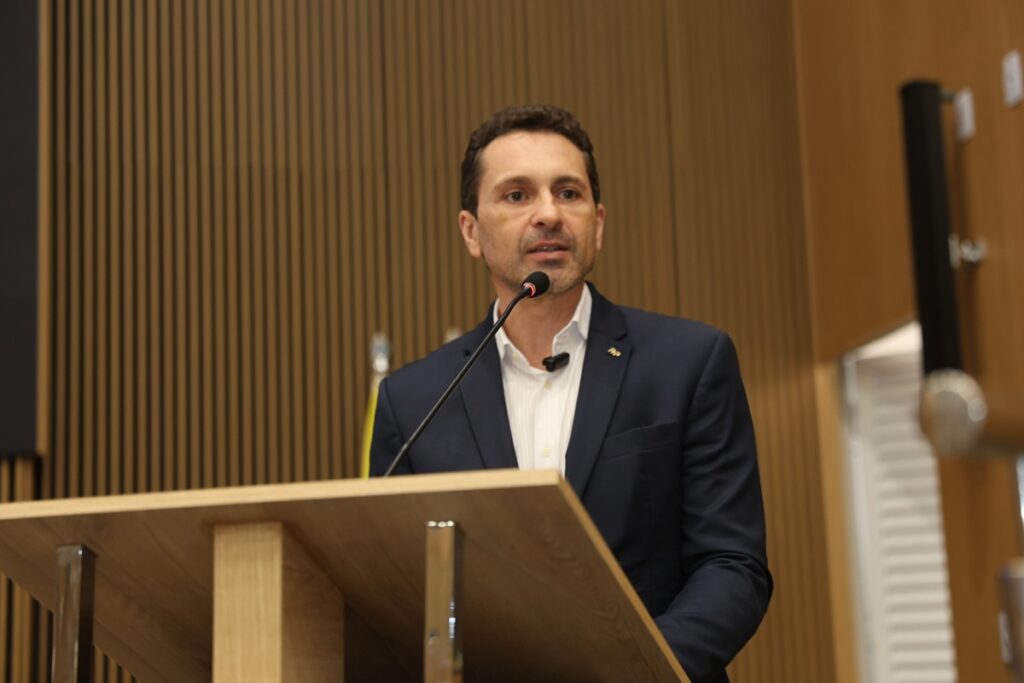 Pesquisa aponta aprovação de 59,2% para a gestão de Leandro Vilela em Aparecida