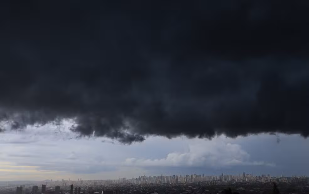 Cimehgo emite alerta para tempestades em Goiás