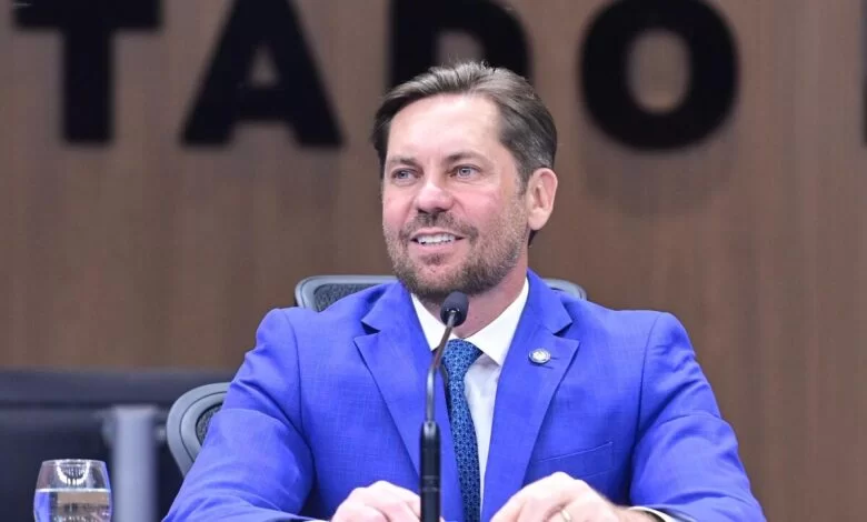 Bruno Peixoto oficializa saída do União Brasil e assume comando do PRD em Goiás