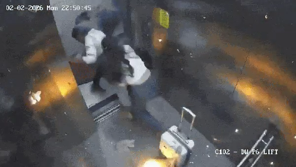 Balões explodem em elevador na Índia e fere duas pessoas