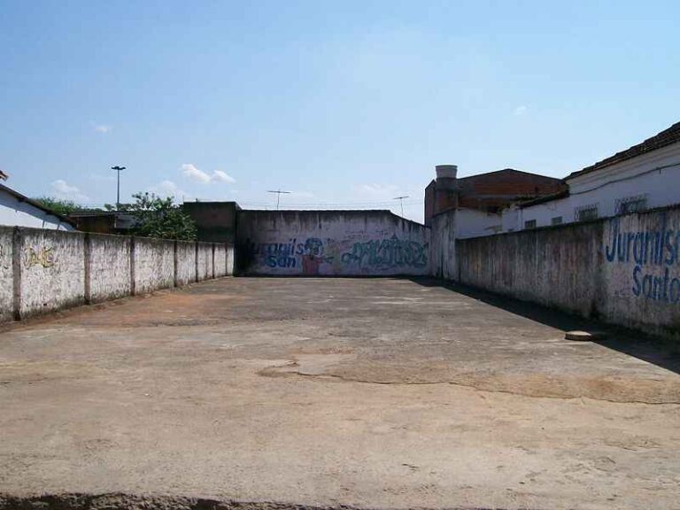 A terra foi removida at 8 mts de profundidade e coberta com concreto 768x576 1 - PortalGO