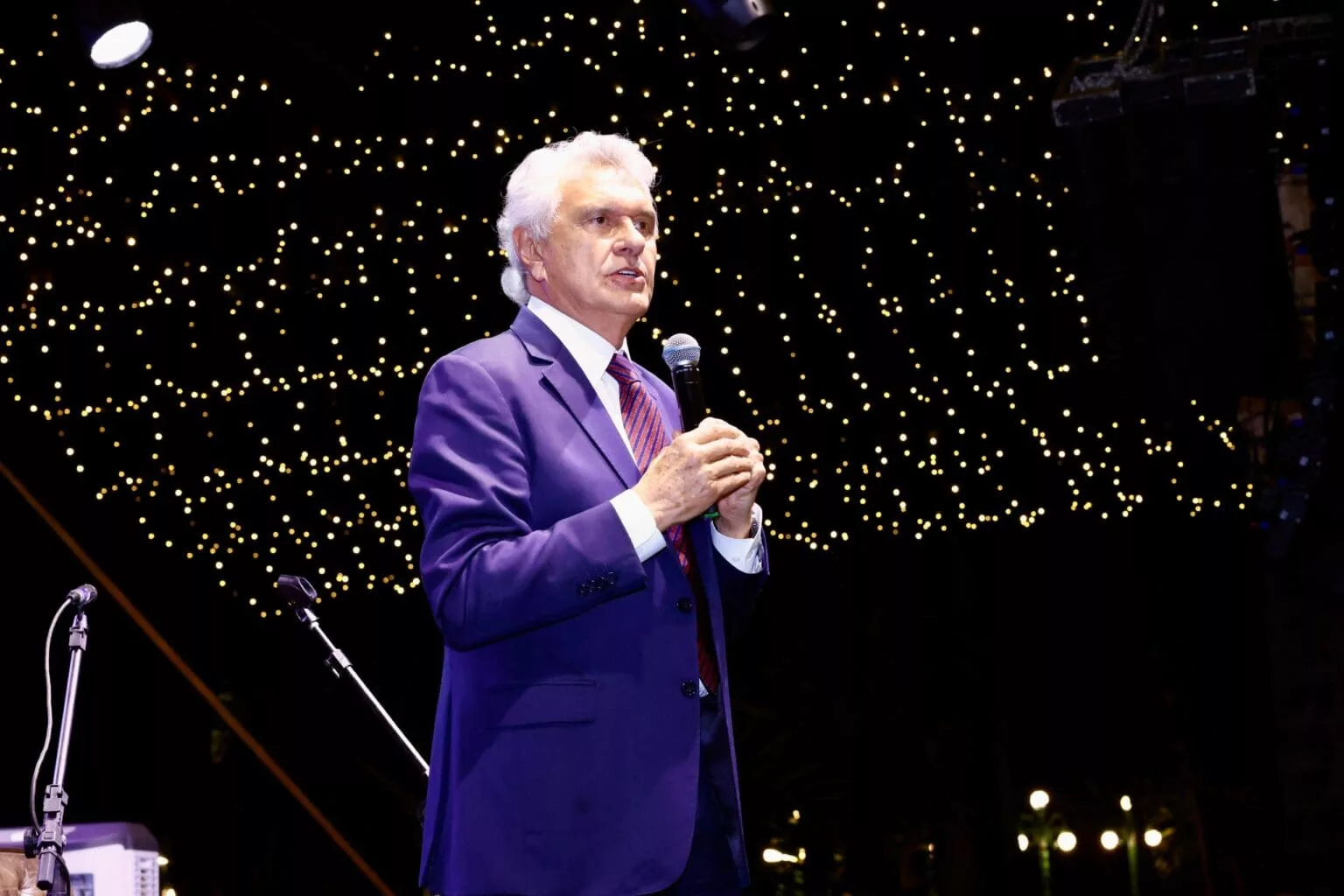 Era impossível, Caiado foi lá e se fez candidato. Seu adversário agora é Flávio Bolsonaro