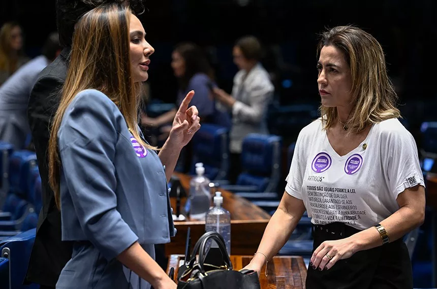 Senado aprova lei contra misoginia; Nikolas e base bolsonarista prometem barrar
