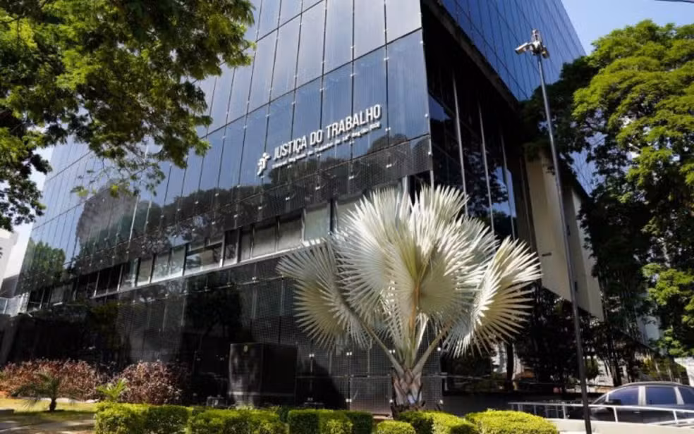 “Domingão no sogrão”: postagem custa emprego a vigilante