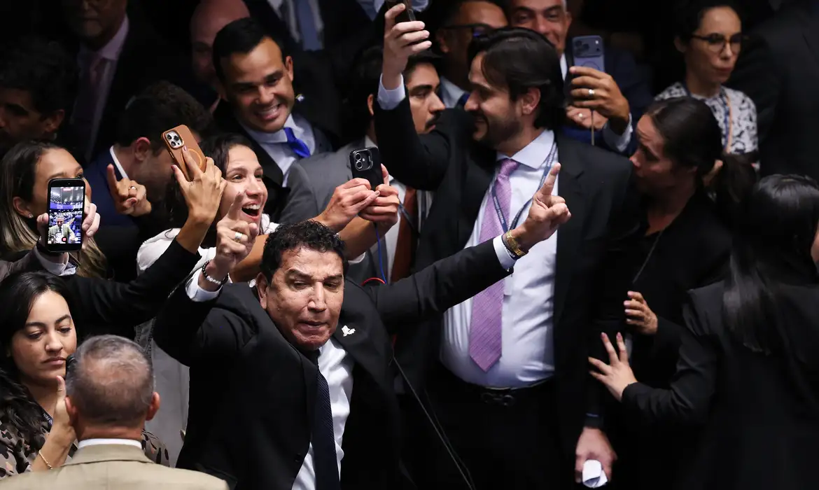 Senado impõe derrota histórica e rejeita indicação de Jorge Messias ao STF