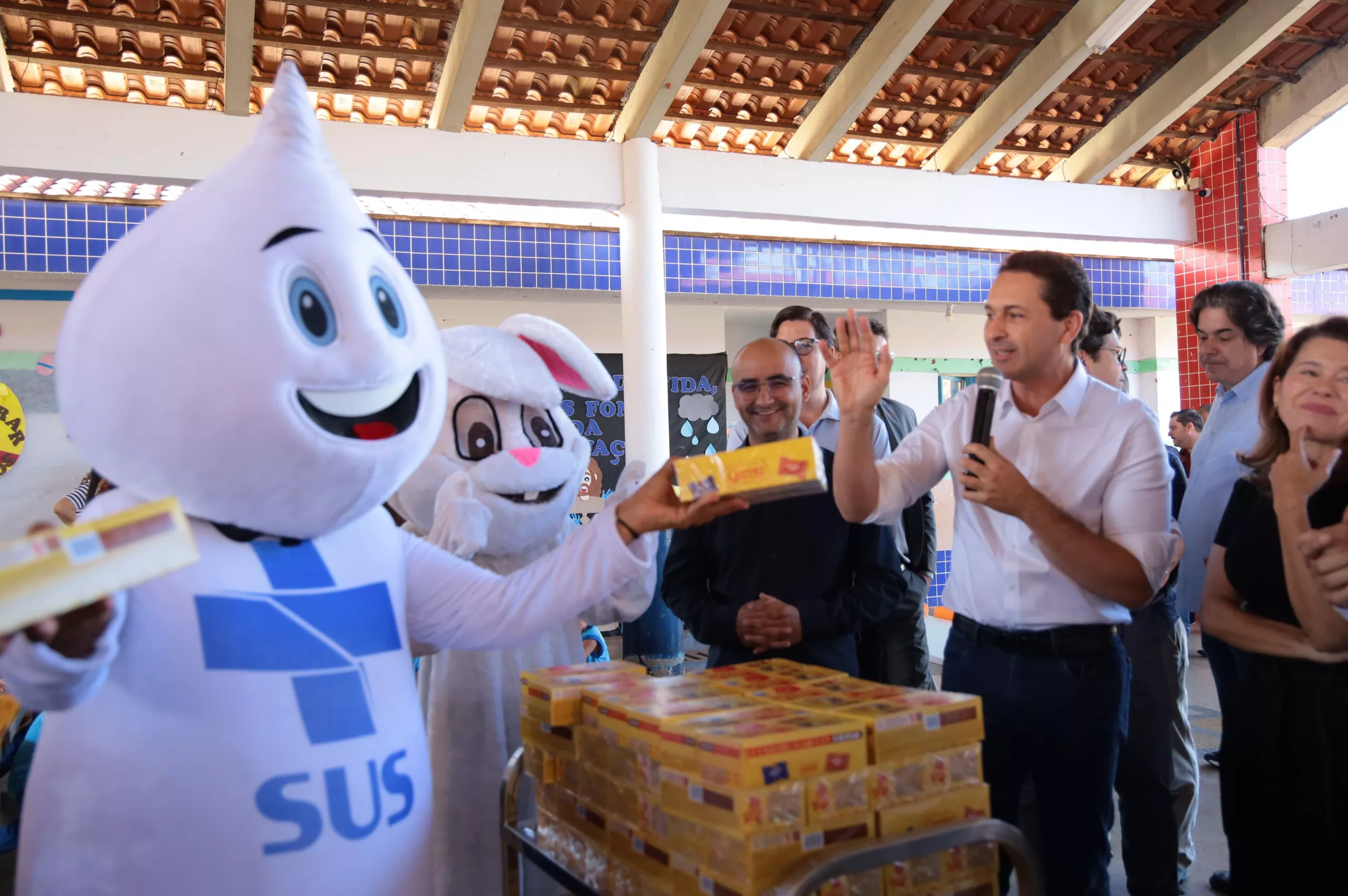 Alunos da rede municipal de Aparecida recebem chocolates e cardápio especial