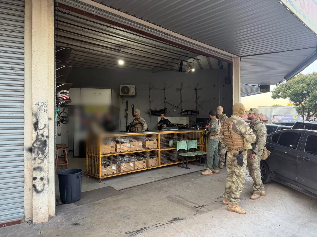 Polícia deflagra operação contra receptação de caminhonetes na Vila Canaã