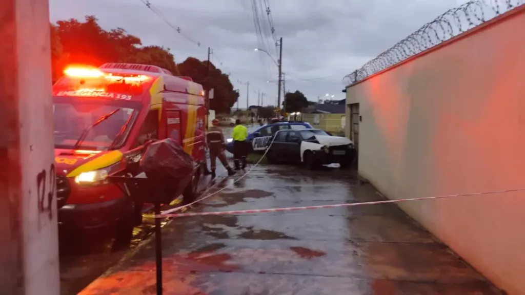Motorista morre após mal súbito e carro atinge ciclista em Senador Canedo