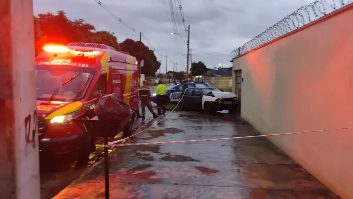 Motorista morre após mal súbito e carro atinge ciclista em Senador Canedo