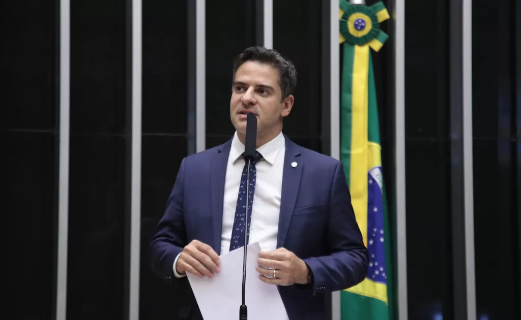 Projeto de lei propõe que pais autorizem aulas sobre gênero em escolas