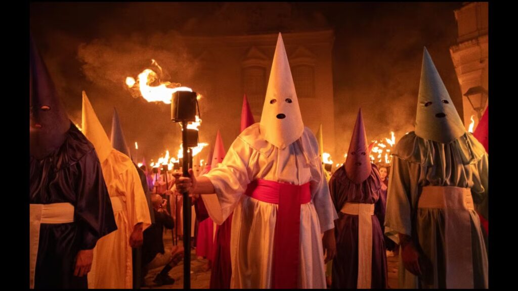 Procissão do Fogaréu emociona em Cidade de Goiás