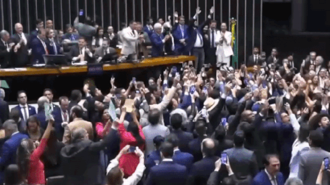 Derrubada de veto pode soltar condenados do 8 de Janeiro