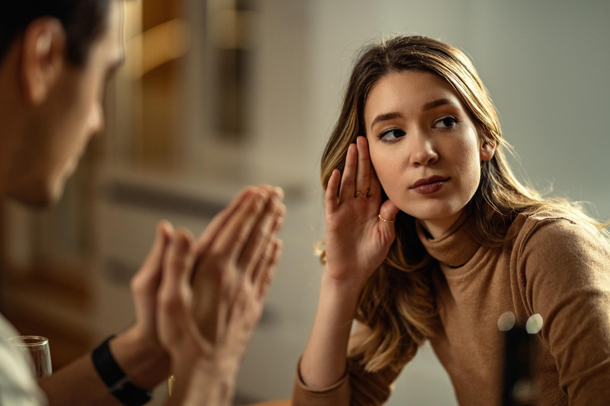 “O meu dia foi pior”: Por que conversar com certas pessoas se tornou um monólogo?