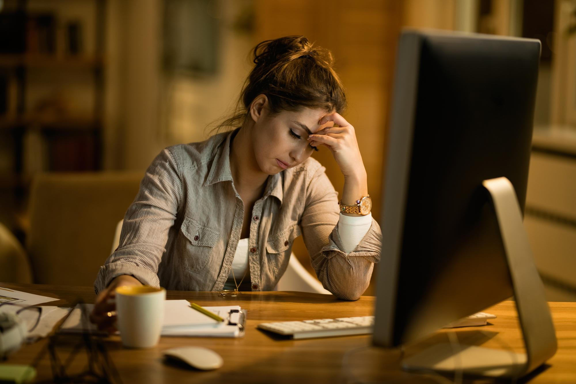 Hábito de agradar a todos leva mulheres ao esgotamento mental, aponta especialista