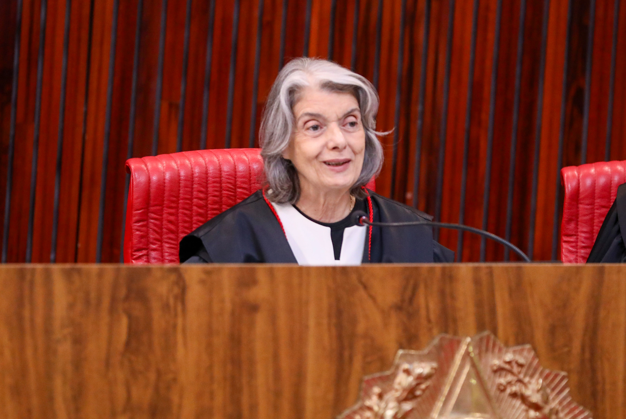Cármen Lúcia vota contra retrocesso na Lei da Ficha Limpa