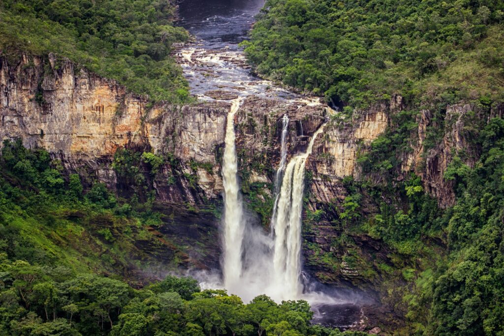 Cachoeira do Salto do Rio Preto 120 Chapada dos Veadeiros 1 | PortalGO
