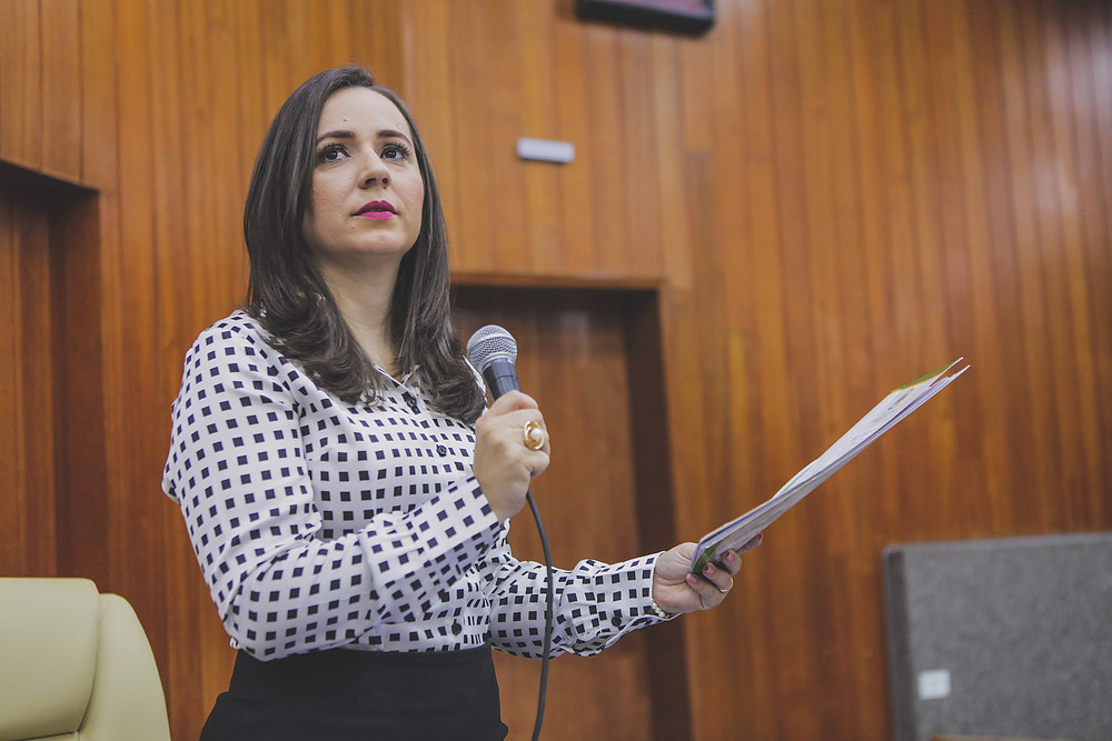 Léia Klebia reassume mandato na Câmara de Goiânia após prisão de Zander Fábio