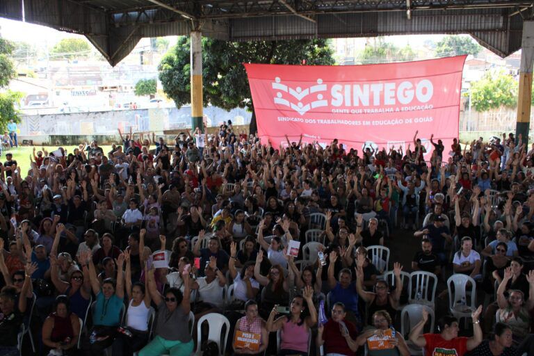 Justiça determina 70% de pessoal na greve da educação em Goiânia; Sintego manterá 30%
