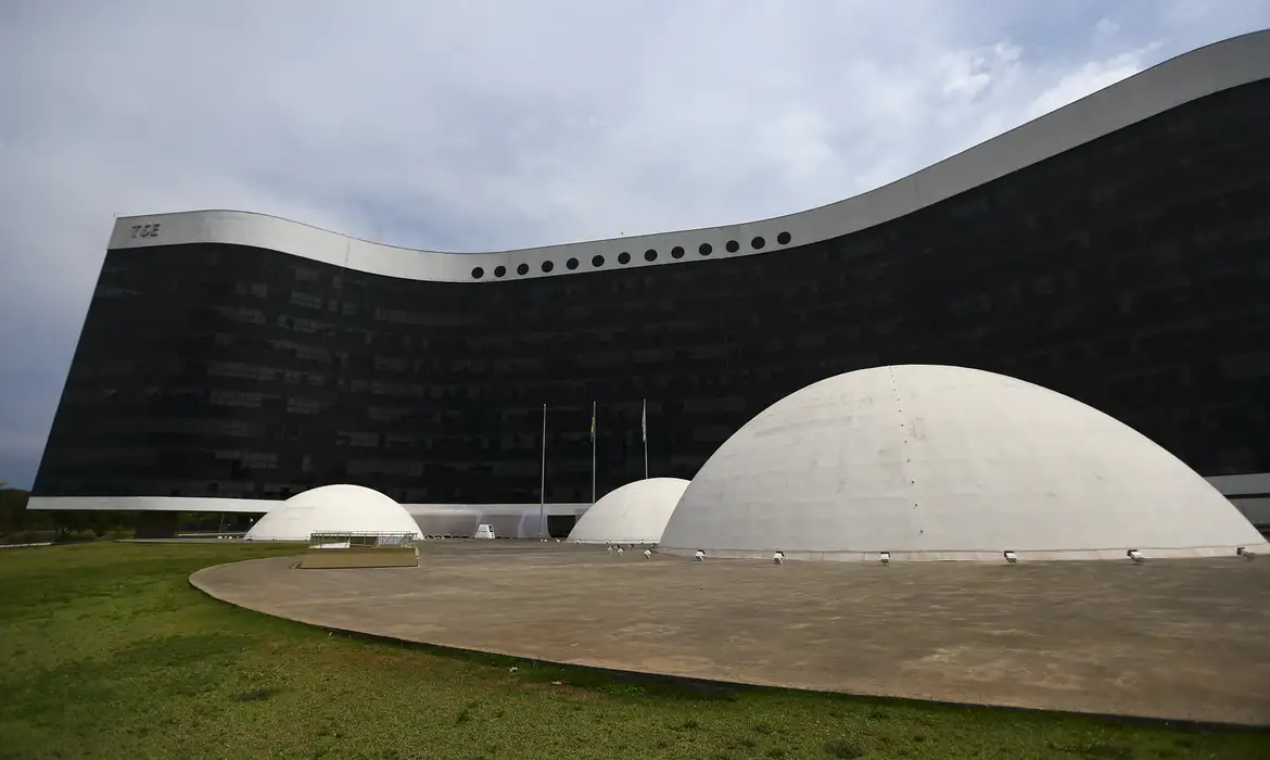 Combate à inteligência artificial testa autoridade do TSE sob gestão de Nunes Marques