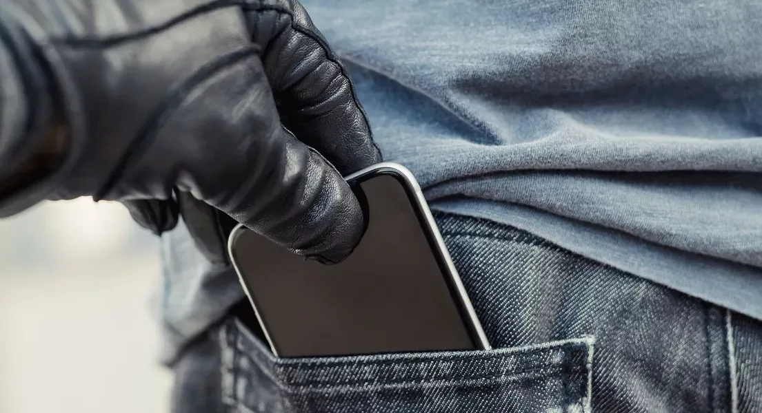 Nova lei aumenta pena para furto de celular e laranjas
