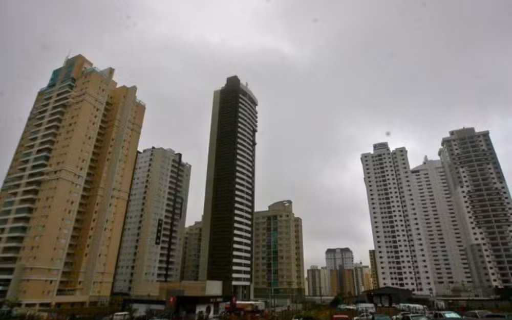 Frente fria derruba temperaturas em Goiás