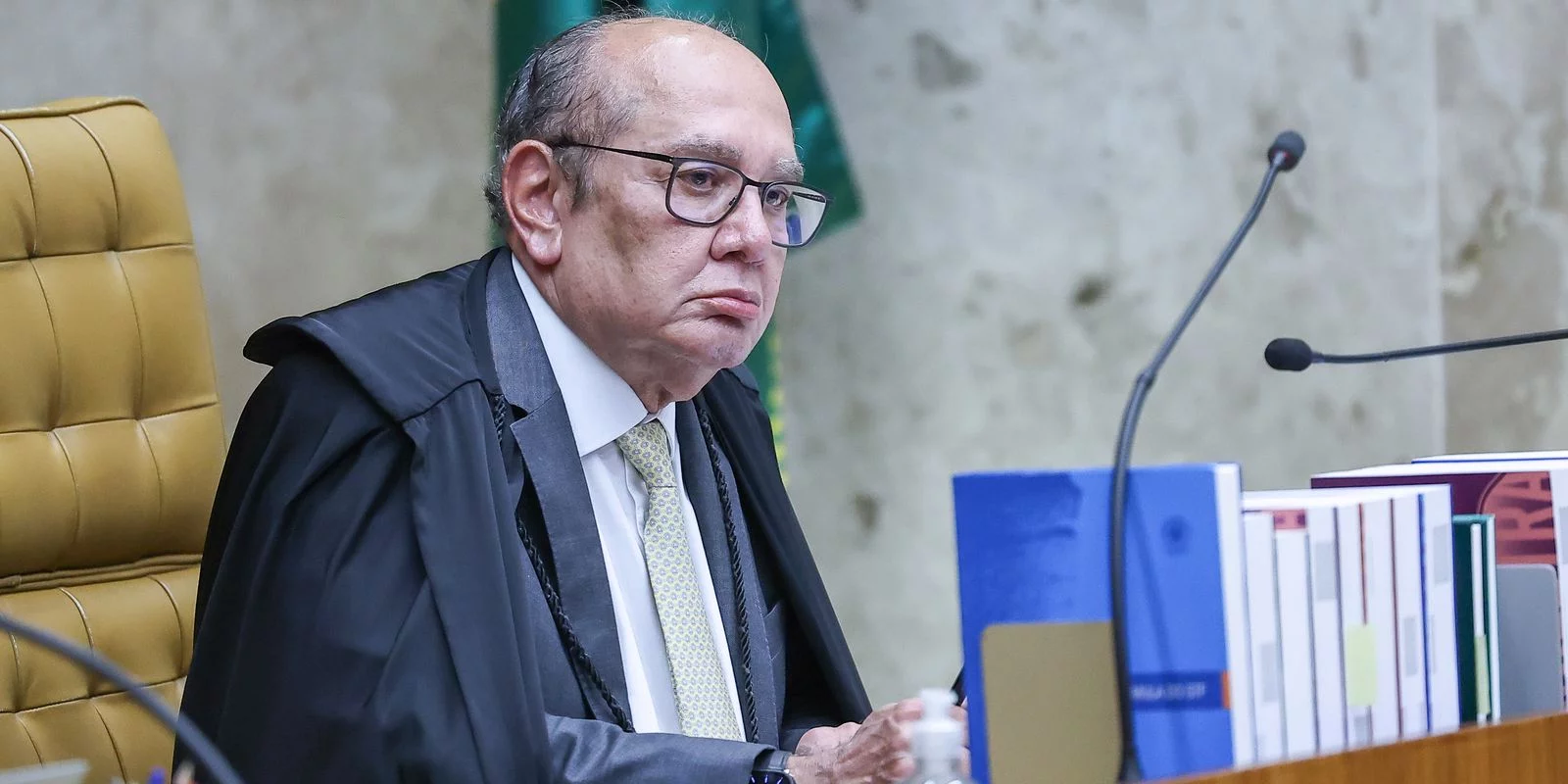 O juiz que fala demais  
