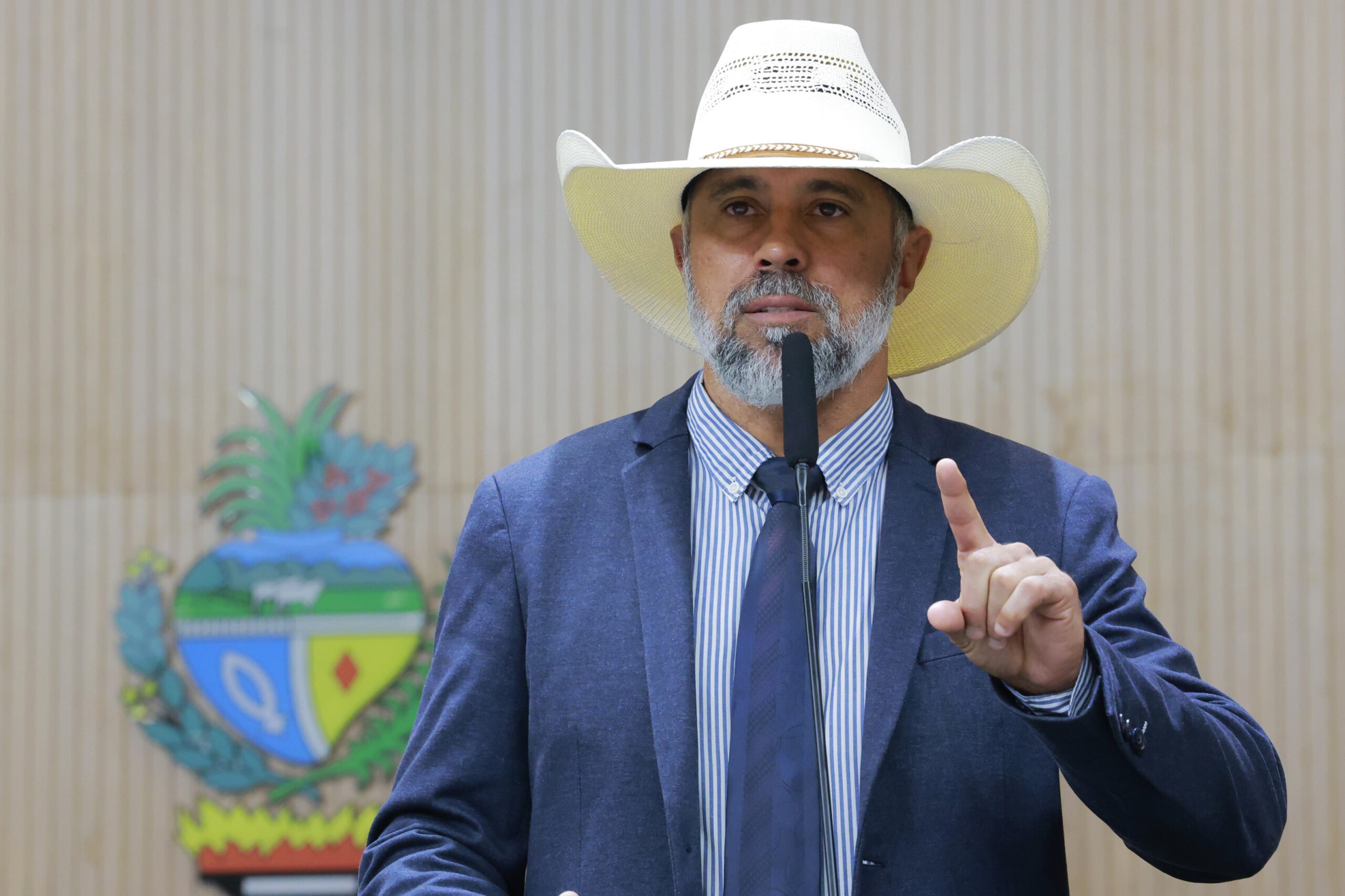 Articulação na CCJ contesta Ministério Público e suspende processo de deputado