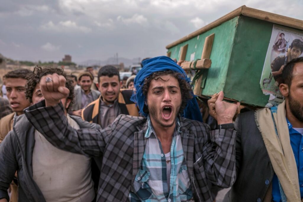 Dez anos de crises humanitárias ganham retrato em mostra fotográfica no CCON