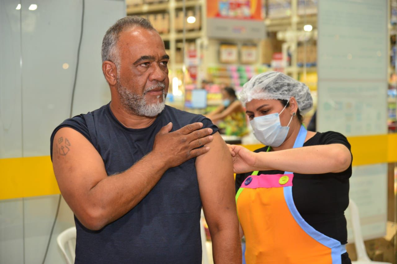 Ação “Vale Night” oferece vacinação noturna em supermercados de Aparecida