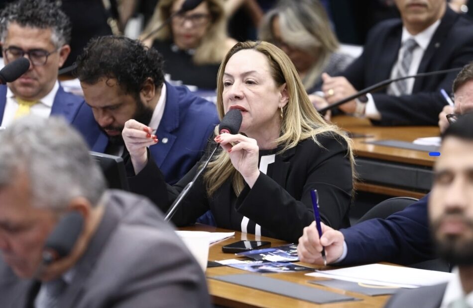 Accorsi rechaça pressão e lança pré-campanha à reeleição