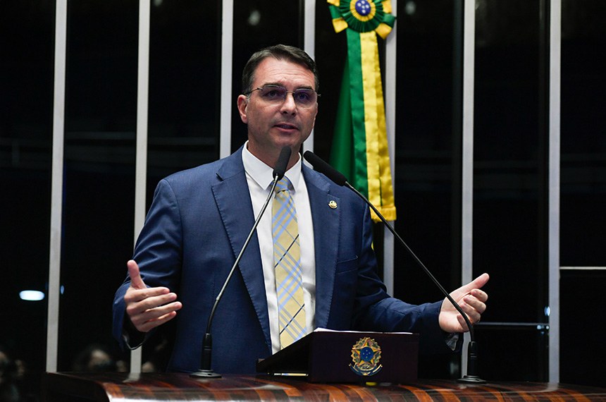 PL aciona o TSE e trava divulgação de pesquisa para estancar desgaste de Flávio Bolsonaro