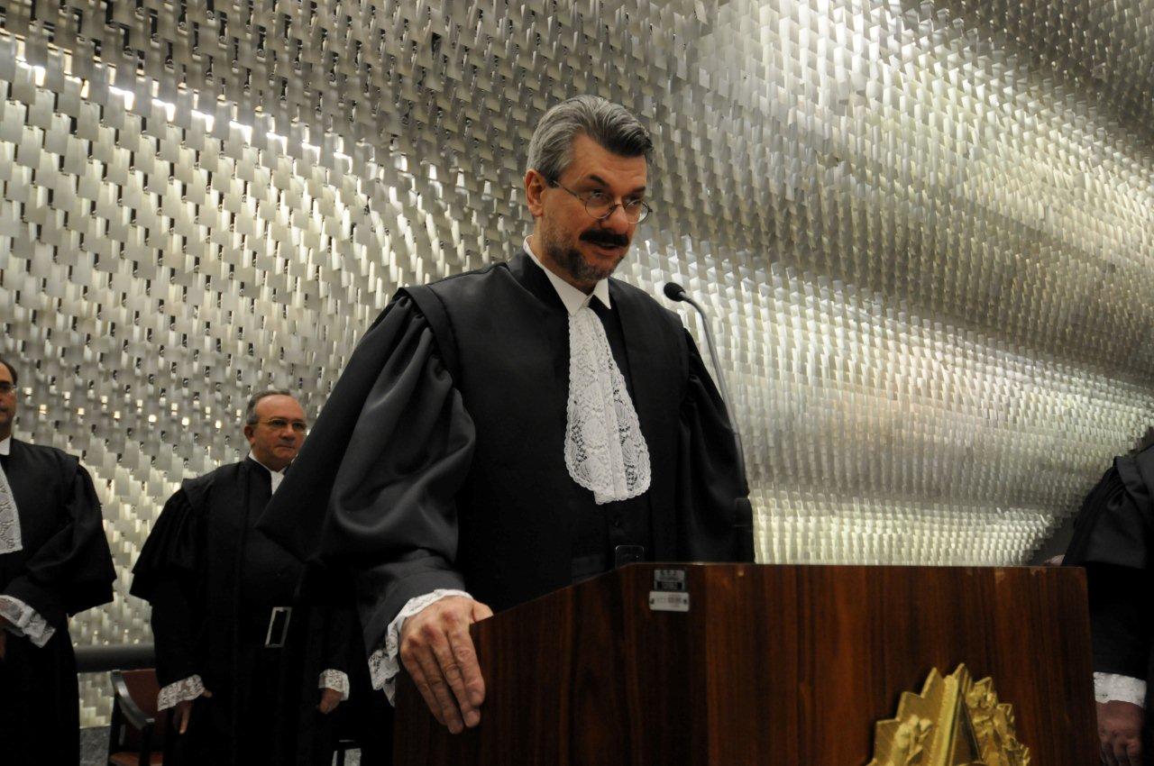 STF inclui ministro do STJ em inquérito sobre venda de sentenças