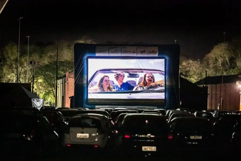 Mutirama vira cinema a céu aberto com seis sessões gratuitas