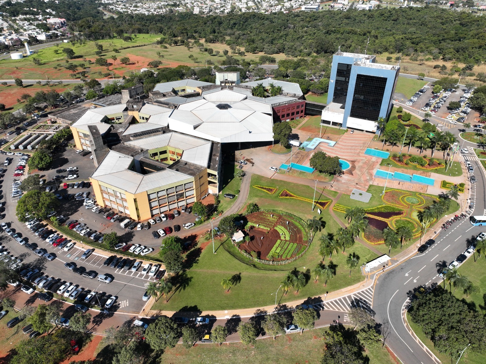 Mabel sanciona reajuste de 4,26% para servidores municipais de Goiânia