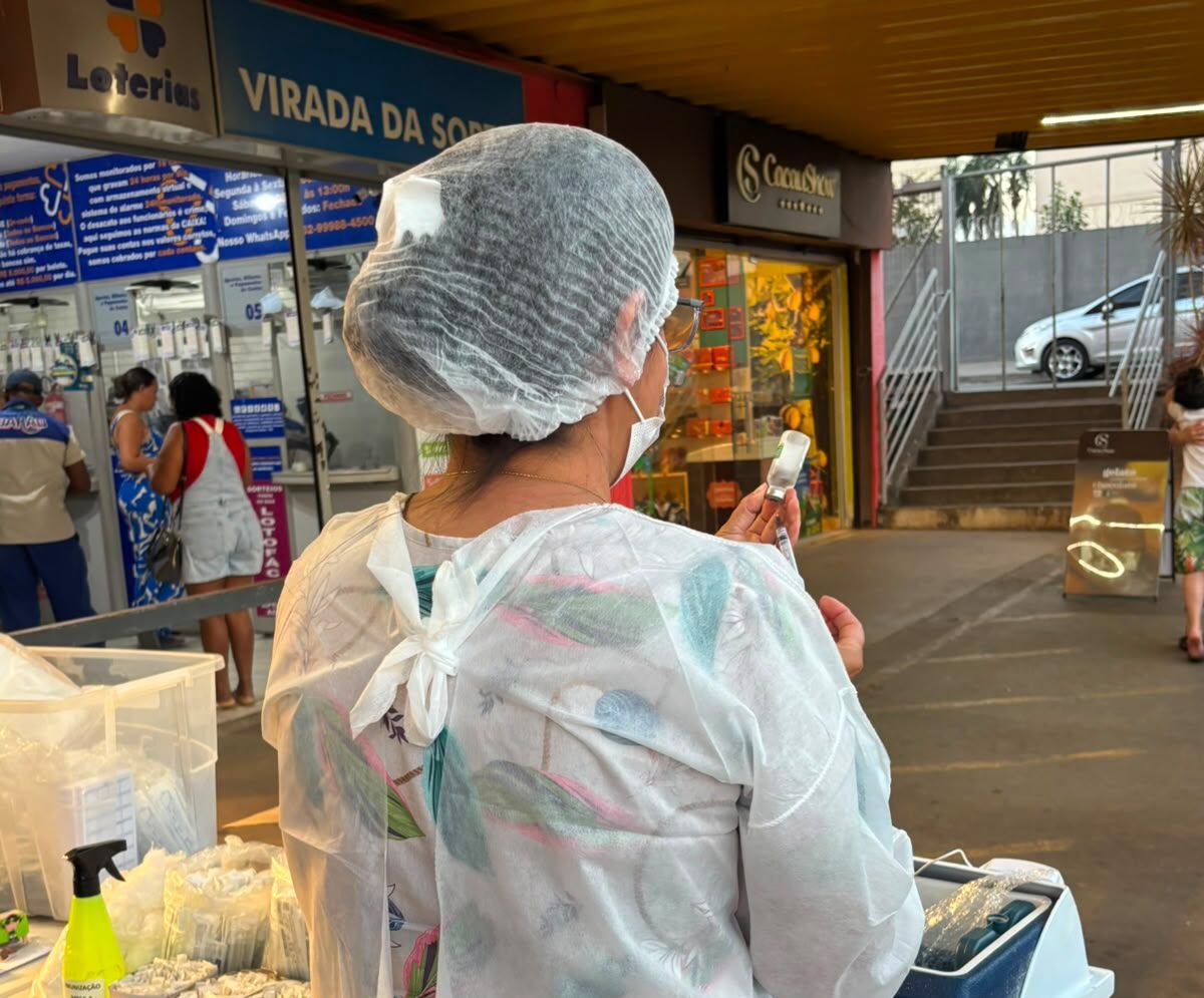 Vacinação noturna em supermercados segue até 29 de julho em Aparecida