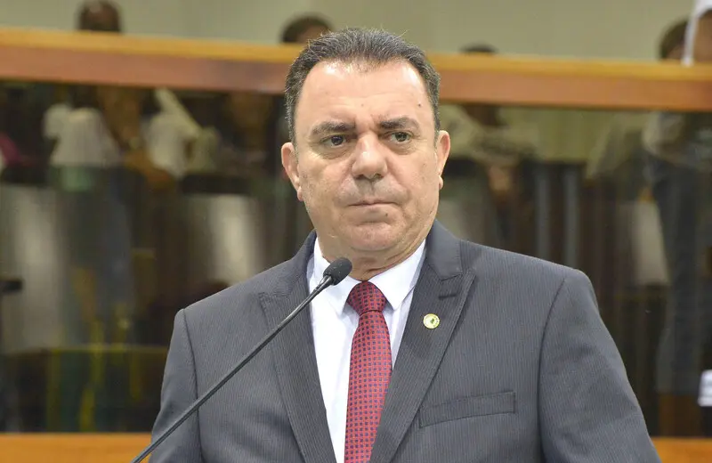 PT ajusta estratégia com Luis Cesar Bueno no governo e Adriana na Câmara