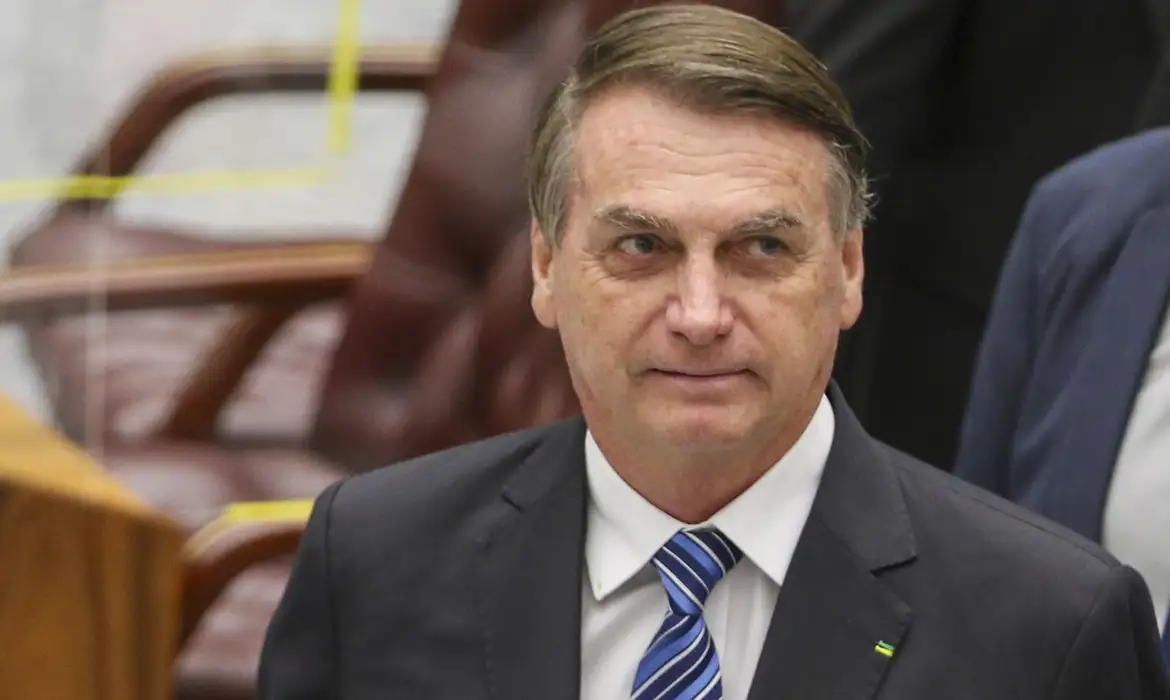 Exército entrega armas de Bolsonaro à PF; duas não estavam sob guarda