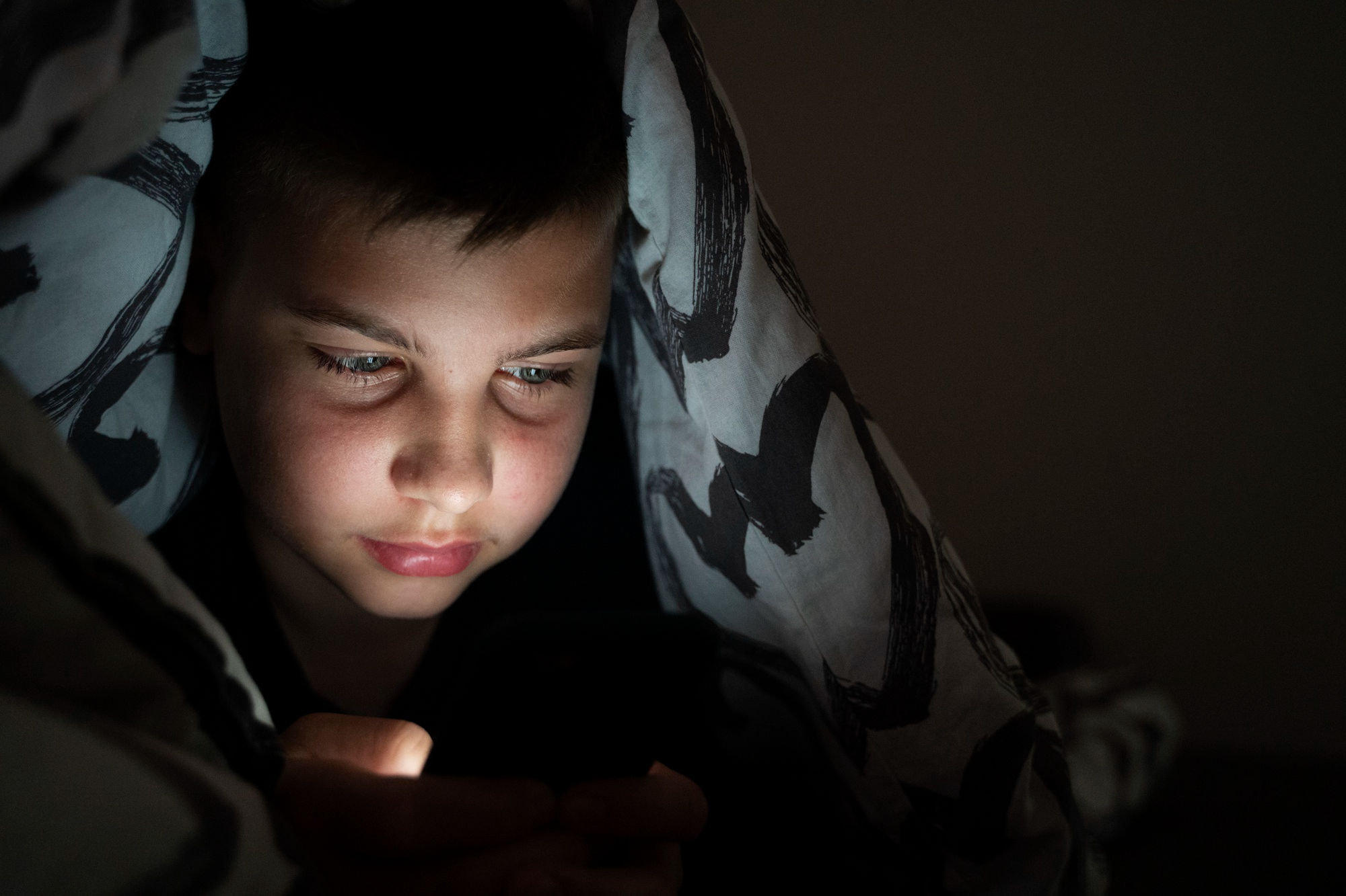Violência sexual no ambiente digital atinge 1 em cada 5 crianças e adolescentes