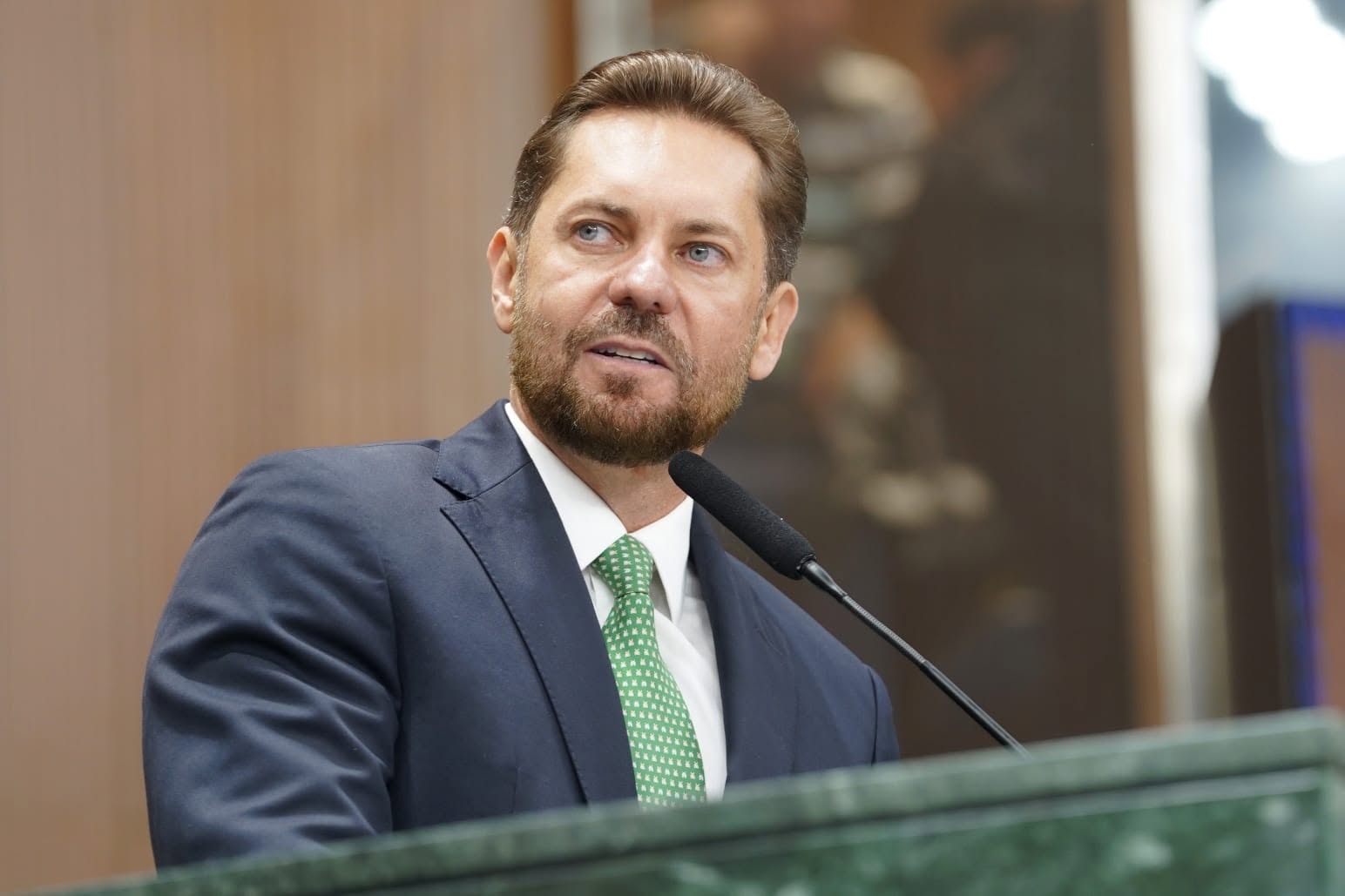 Deputado que faltar a sessão durante campanha terá salário cortado